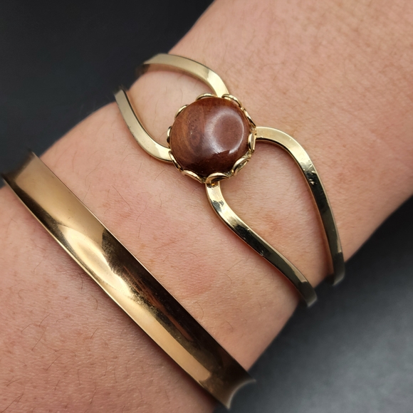 Elegant Gold Tone Bracelets 2 pcs - Picture 3 of 7